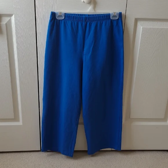 Women with Control Full Leg Crop Pants (M) - Picture 1 of 3